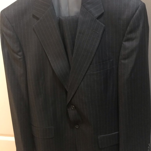 Men’s Suit. Grey pinstripe. (new) - Picture 1 of 3
